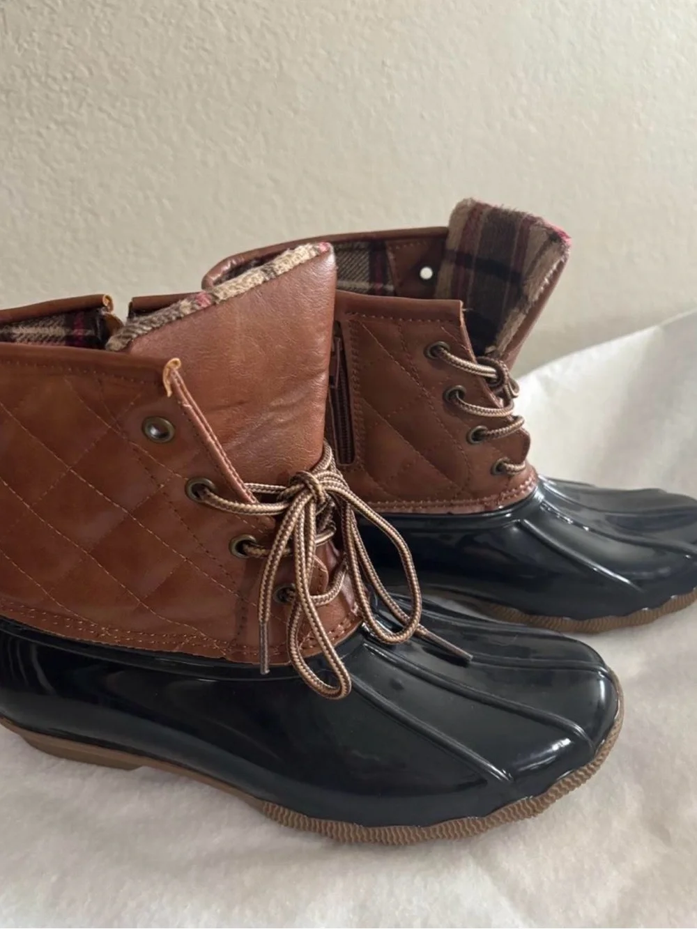 Jessica Carlyle Women's Brown Quilted Lace-Up Rain Boots with Black Glossy Shell